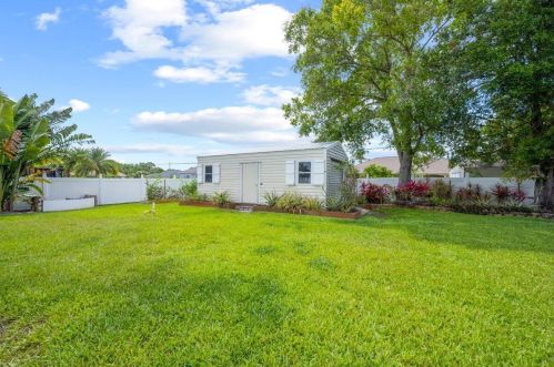 107 Hawthorne Cir, Fort Pierce FL 34953-3524 exterior