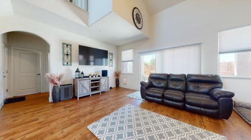 573 St Helena Dr, Newman, CA 95360-2433