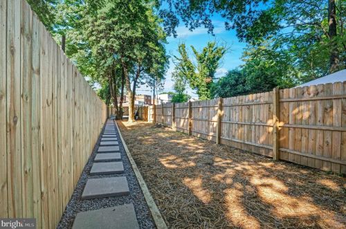 2013 Naylor Rd, Washington DC  20020-6807 exterior