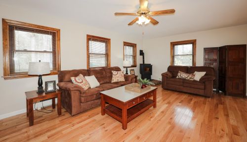 16 10th St, Kingston NH  03848-3717 exterior