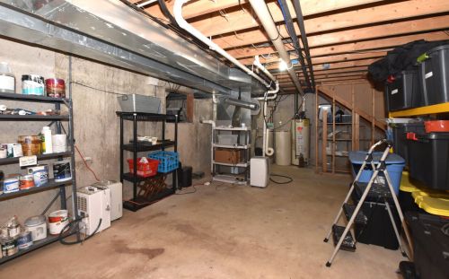 8801 Hart Dr, Waterford WI  53185-1364 exterior