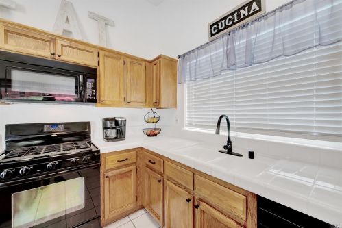 625 Evans Rd, Liberty Farms CA  95620-4272 exterior