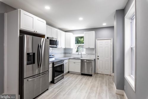 6526 Chew Ave, Philadelphia PA 19120-2332 exterior