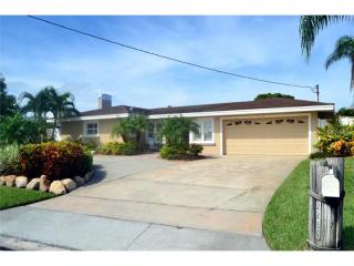2256 Lagoon Dr, Dunedin, FL 34698-2530
