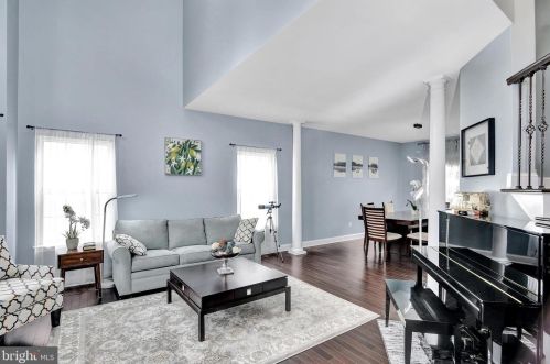 100 York Dr, Princeton NJ  08540-7950 exterior