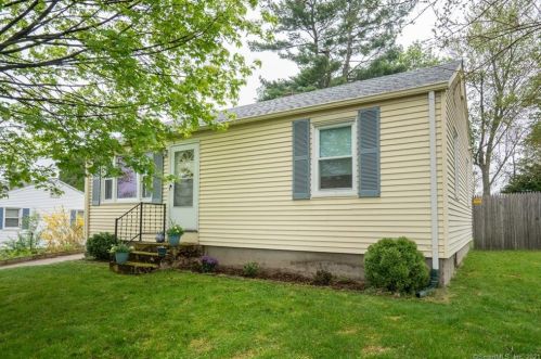 3 Helena Dr, East Windsor, CT 06016-9760