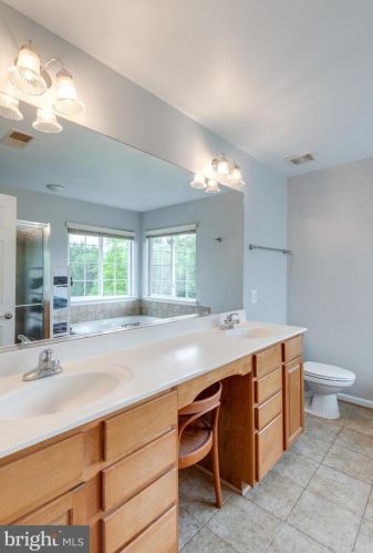 167 Alpine Dr, Leesburg VA 20175-6172 exterior