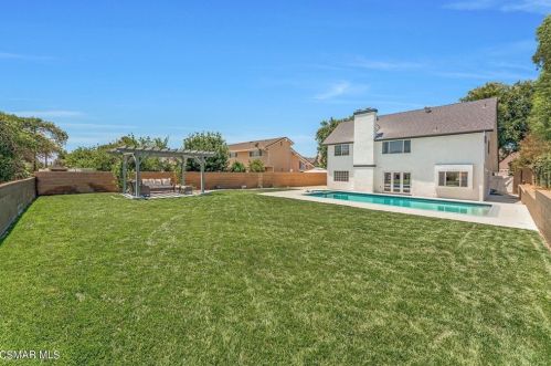 5226 Edgeware Dr, Calabasas CA  91301-2319 exterior
