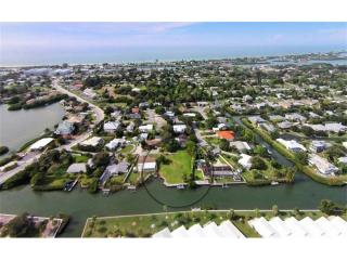 110 Pops Ln, Nokomis, FL 34275-2540