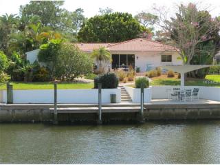 351 Magellan Dr, Sarasota, FL 34243-1030