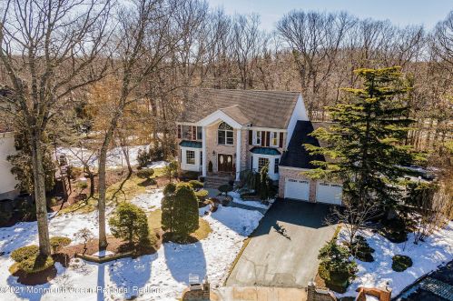7 Buckthorn Ct, Morganville, NJ 07751-1055