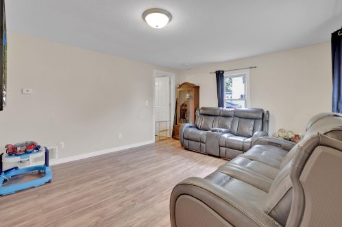 8279 High St, Thurston, OH 43157-2507