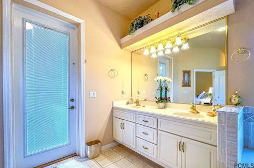 1422 Dolph Cir, Ormond Beach FL 32174-2891 exterior