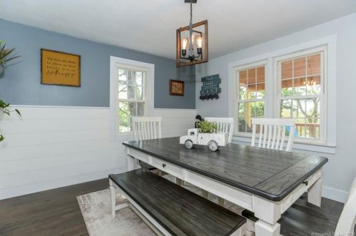 415 Ridge Rd, Middletown CT  06457-5230 exterior