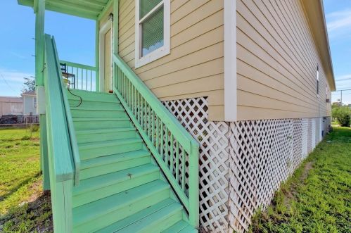 4210 Church St, Galveston TX  77550-1118 exterior