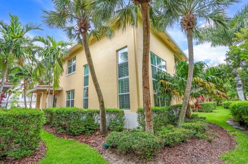 2032 Chelsea Pl, West Palm Beach, FL 33418-3421