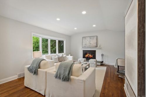 23 Brighton Pl, Stamford CT  06902-2501 exterior