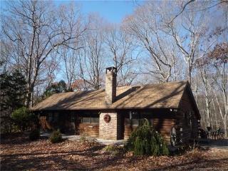 71 Dayton Rd, Waterford, CT 06385-4207