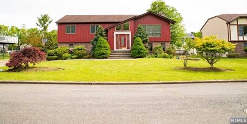 40 Chaffee Cir, Norwood, NJ 07648-1248