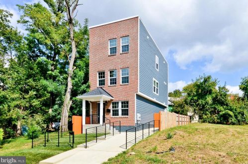 1109 51st St, Washington, DC 20019-4031