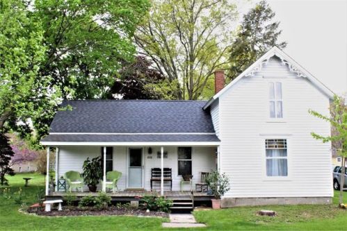 602 Rose Ave, Kouts, IN 46347-9537