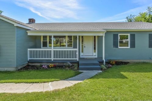 3 Marlin Dr, Waterford CT  06385-2605 exterior