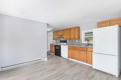 19 Cantaberry Ln, Coventry RI  02816-6903 exterior