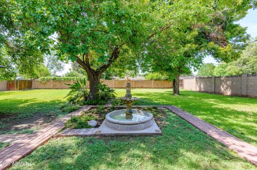 1111 Bethany Home Rd, Phoenix AZ  85014-2229 exterior