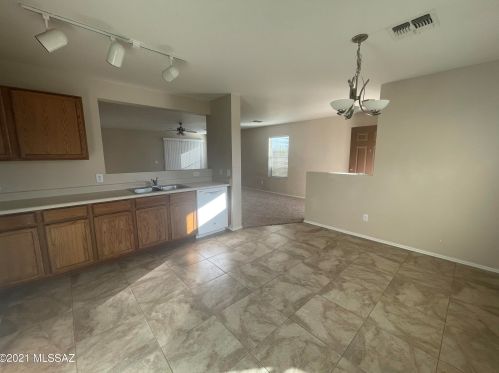 5693 Copperhead Dr, Tucson, AZ 85742-8343
