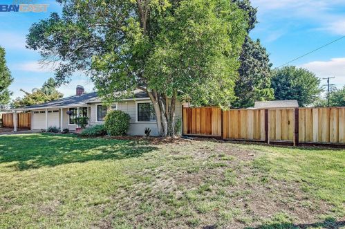 1024 Picadilly Ct, Concord, CA 94518-3223