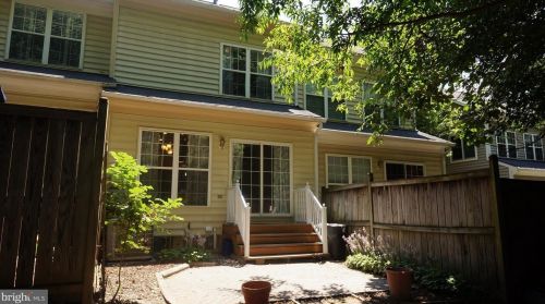 1315 Vintage Pl, Herndon VA  20194-1027 exterior