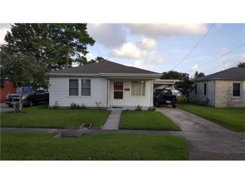 841 Barbe St, Westwego, LA 70094-4806