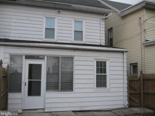 69 Church St, Ephrata, PA 17522-9471
