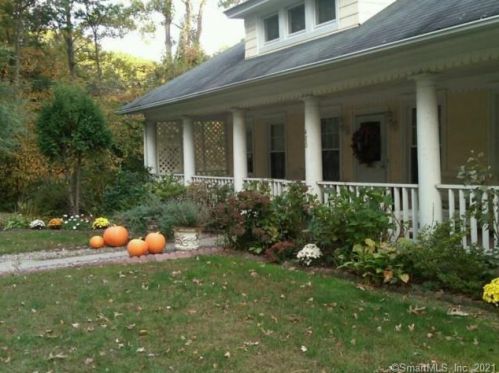 480 Shelton Rd, Bridgeport, CT 06611-5138