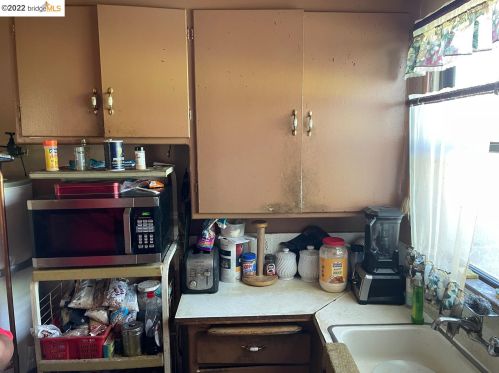 971 76, Oakland CA 94605-2807 exterior