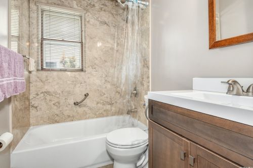 138 Wilton St, New Hyde Park NY  11040-3832 exterior