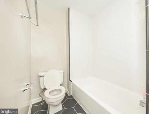6117 Quiet Pond Ct, Springfield VA  22015-3724 exterior