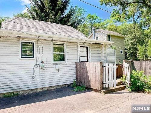 106 Lakeview Ter, Oakland, NJ 07436-1241