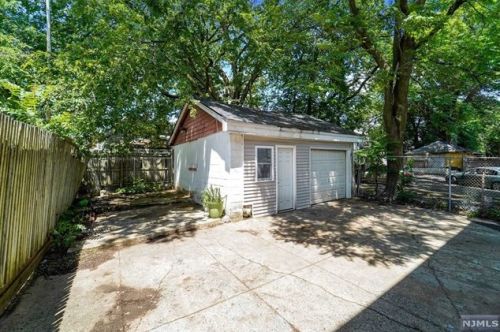 51 Munn Ave, Newark NJ  07106-1410 exterior