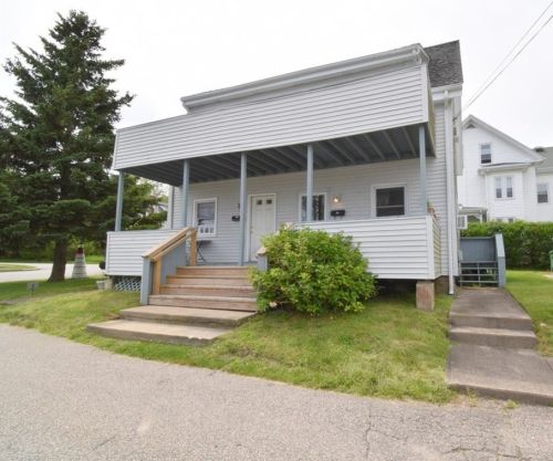 5 Perkins Ave, South Kingstown RI  02882-3712 exterior