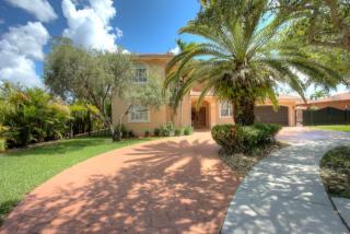 8702 170th Ter, Hialeah, FL 33018-6600