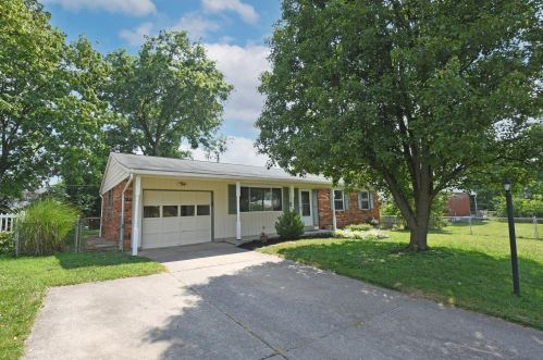 8215 Bonanza Ln, Cincinnati, OH 45255-2504