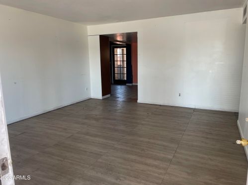 8231 35th Dr, Phoenix, AZ 85051-9102