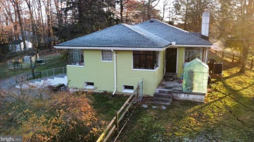 1947 Sand Hill Rd, Swatara, PA 17033-2656