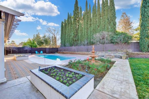 131 Feather Riv Cir, Vacaville CA 95688-8749 exterior