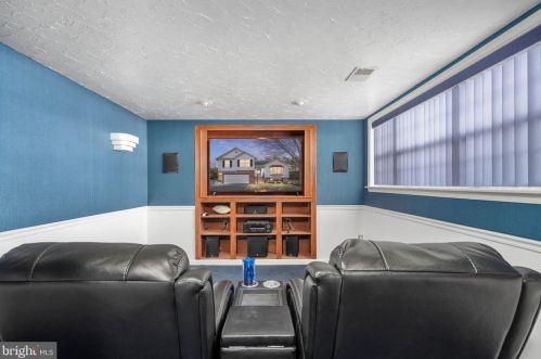 15581 Andover Heights Dr, Woodbridge VA  22193-1071 exterior