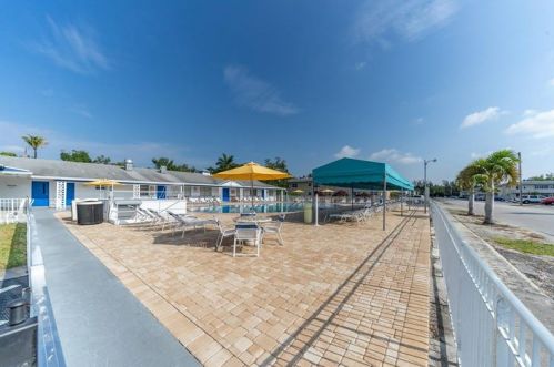 1451 12th Ct, Hollywood FL  33019-3260 exterior