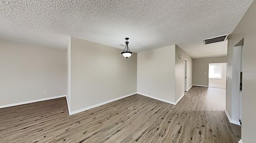 1632 Bentwood Dr, Ruskin, FL 33573-5057
