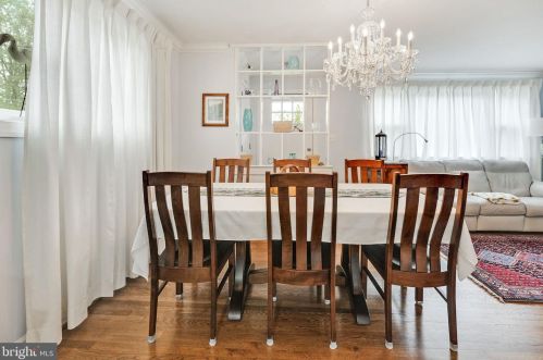 6917 Kingwood Dr, Falls Church VA  22042-3809 exterior