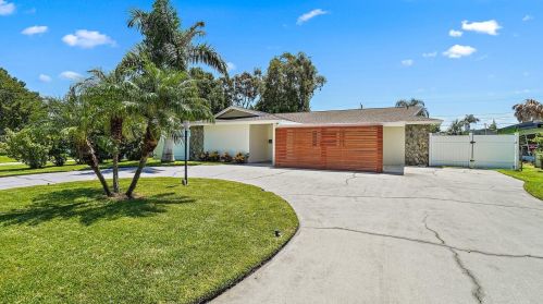 2126 Bayou Grande Blvd, Saint Petersburg, FL 33703-3440